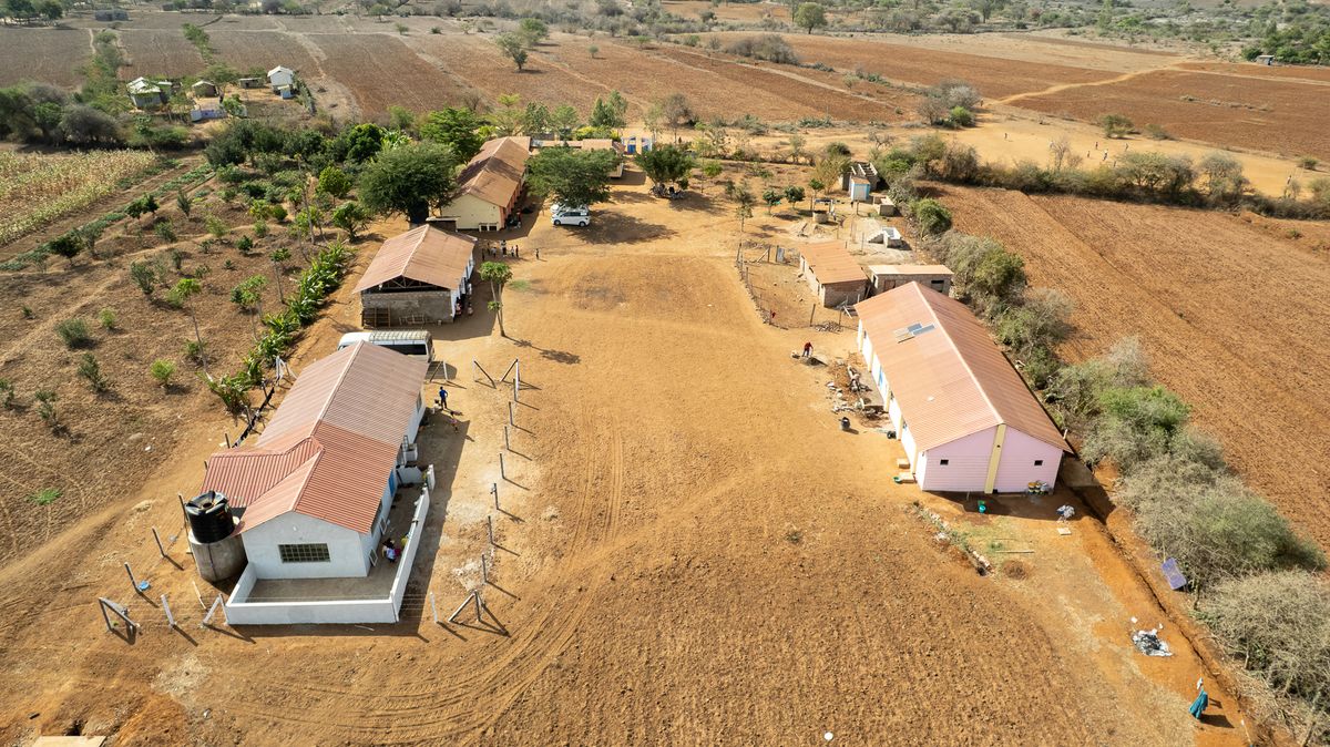Vista aerea del compound della missione a Kasue